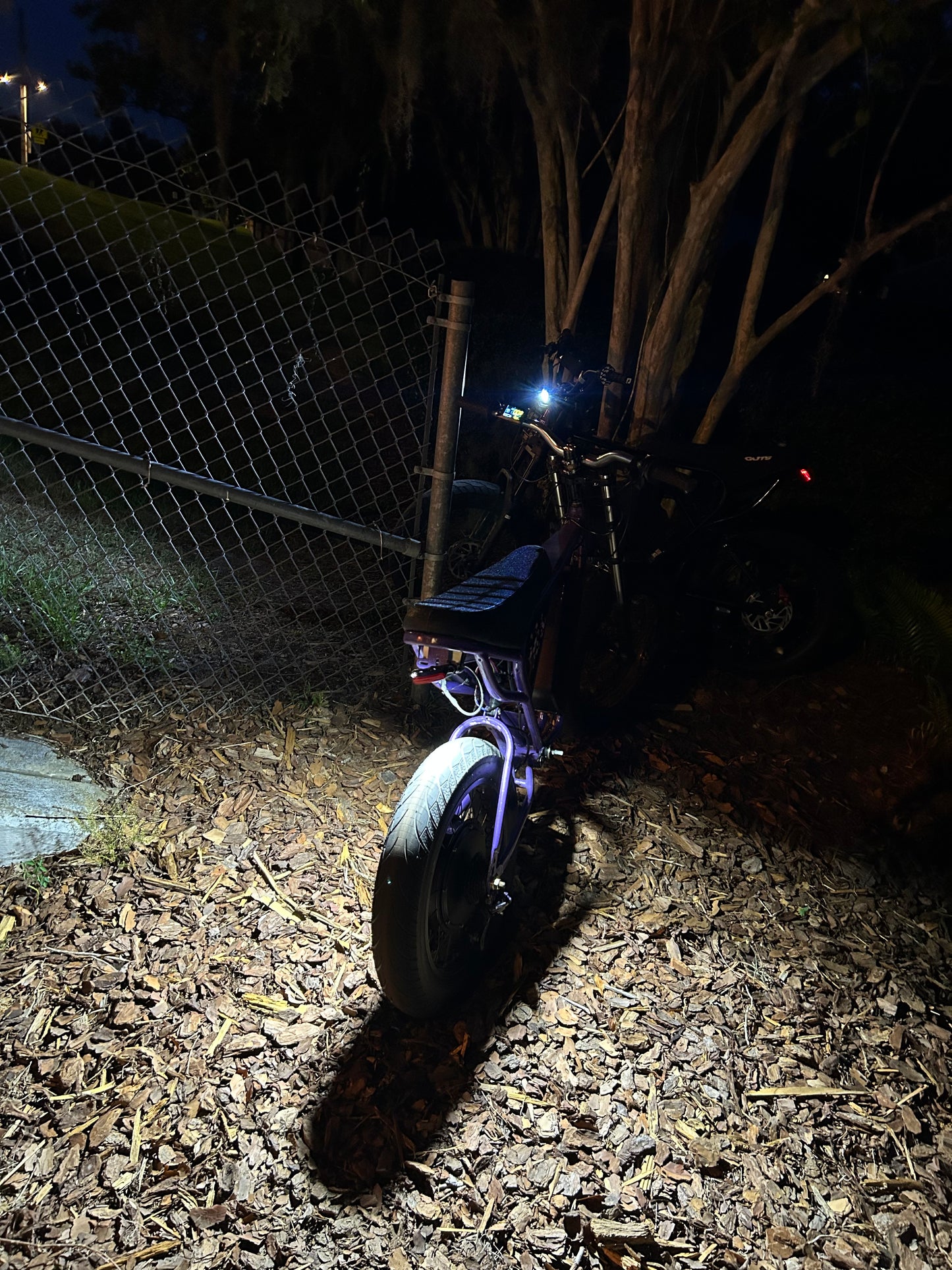 Battery powered rocklight 2400 lumens V1