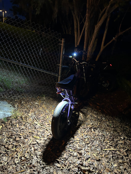 Battery powered rocklight 2400 lumens V1